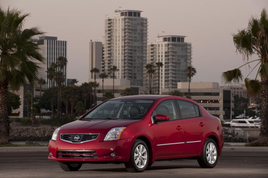  Nissan Sentra 2010 года  (фото 33 из 68)